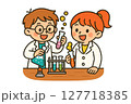 科学実験する子ども 127718385