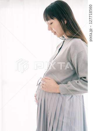 胎動を感じて 胎動を感じて 127718560