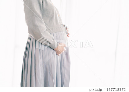 胎動を感じて 127718572