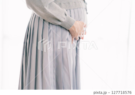 胎動を感じて 胎動を感じて 127718576