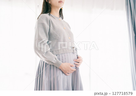 胎動を感じて 胎動を感じて 127718579