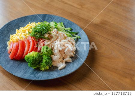 夏の定番 彩り豊かな冷やし中華 夏の定番 彩り豊かな冷やし中華 127718713