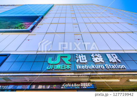 日本の東京都市景観 6月。インバウンド続く…（賑わう）池袋駅東口(北)などを望む＝22日 127719942