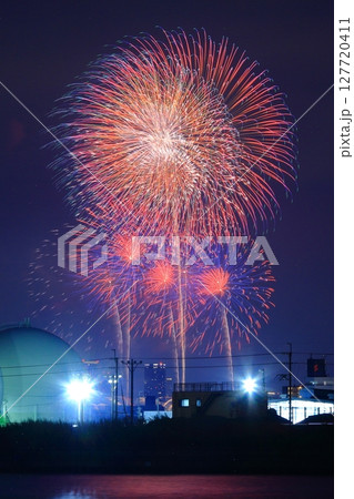 なにわ淀川花火大会(大阪市淀川区)街中から観る なにわ淀川花火大会(大阪市淀川区)街中から観る 127720411