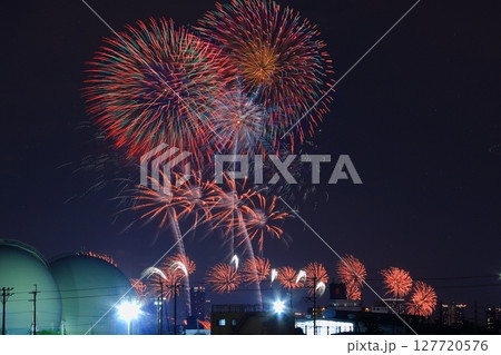 なにわ淀川花火大会(大阪市淀川区)街中から観る なにわ淀川花火大会(大阪市淀川区)街中から観る 127720576