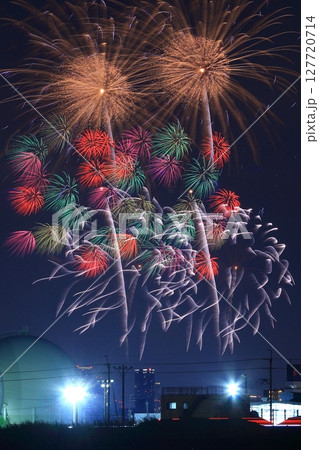なにわ淀川花火大会（大阪市淀川区）街中から観る 127720714