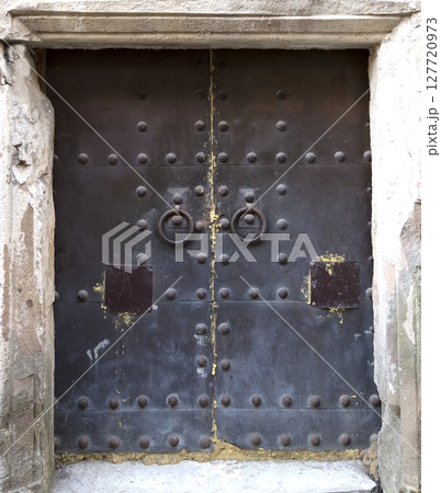 medieval door, old door medieval door, old door 127720973