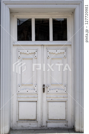 medieval door, old door 127720981