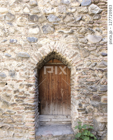 medieval door, old door 127720983