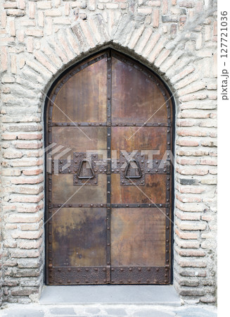 medieval door, old door 127721036