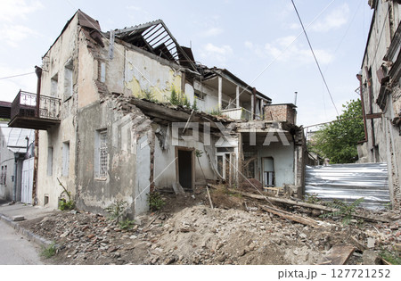 old abandoned building, the building is in a state of disrepair 127721252