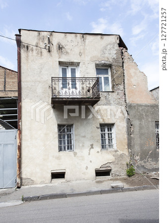 old abandoned building, the building is in a state of disrepair old abandoned building, the building is in a state of disrepair 127721257