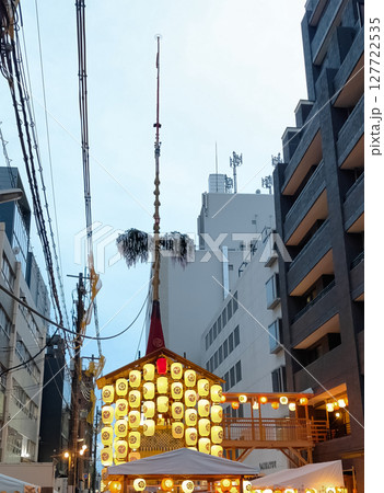 祇園祭（前祭）宵山の菊水鉾の風景 127722535