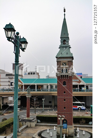 倉敷駅北口　アンデルセン広場のからくり時計塔 127725357