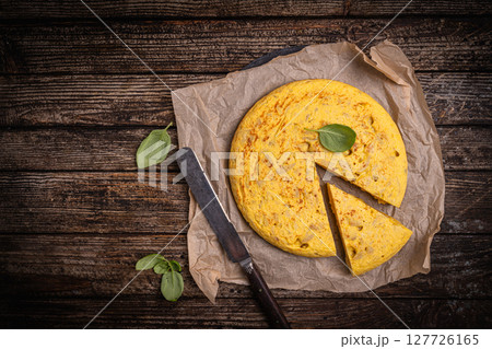 Spanish omelette with potatoes and onion 127726165