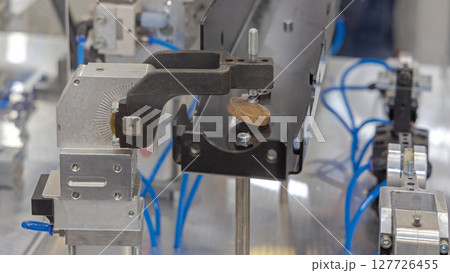 Automatic Metal Clamp Hold Automatic Metal Clamp Hold 127726455