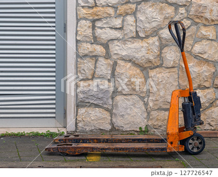 Manual Pallet Jack 127726547
