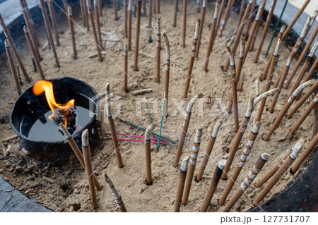 焚き火で作るお線香 焚き火で作るお線香 127731707