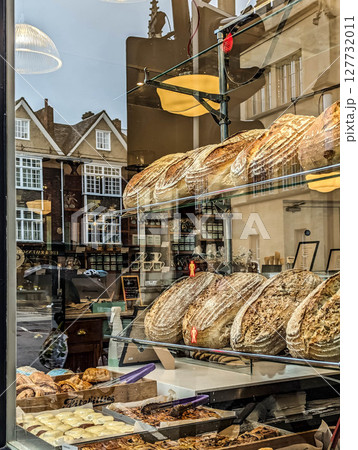 Cambridge, UK - MAY 03 2024 : street scenes in Cambridge, UK. It's a university city and the county town of Cambridgeshire, England. 127732011