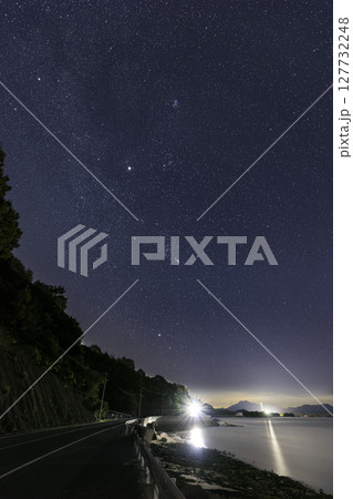 瀬戸内の秋の星景色昇るオリオン座 瀬戸内の秋の星景色昇るオリオン座 127732248