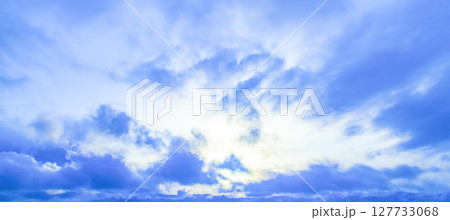青空と白い雲 青空と白い雲 127733068