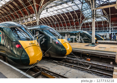 LONDON, UK - APRIL 27: Eurostar train on APRIL 27, 2024 Eurostar train locomotive at St. Pancras station in London, UK LONDON, UK - APRIL 27: Eurostar train on APRIL 27, 2024 Eurostar train locomotive at St. Pancras station in London, UK 127733218