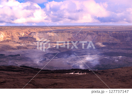 ハワイの休日　ハワイ島　キラウエア火山　 127737147