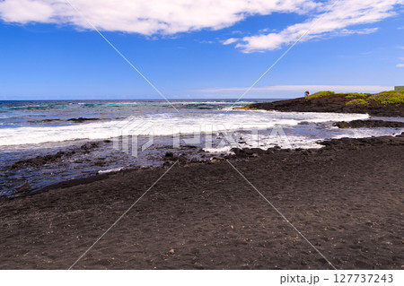 ハワイの休日　ハワイ島　プナルウ黒砂海岸(ブラックサンドビーチ） 127737243