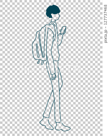 一名男子邊走邊使用智慧型手機 127737468