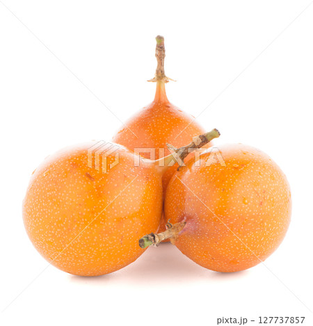 Passion fruit maracuja granadilla 127737857