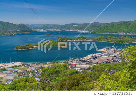 《広島県》瀬戸内海に浮かぶ因島・白滝山山頂の眺望 127738513