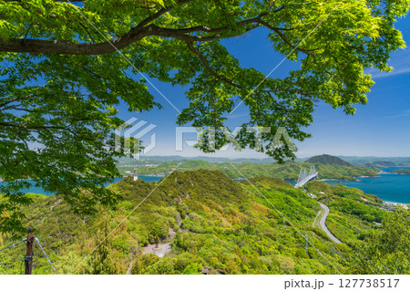 《広島県》瀬戸内海に浮かぶ因島・白滝山山頂の眺望 127738517