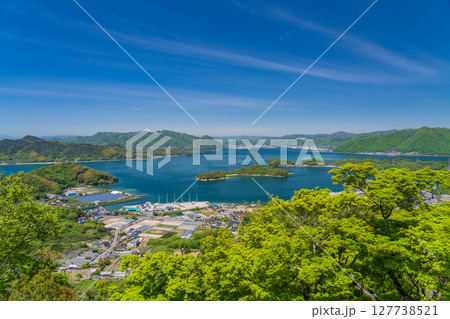 《広島県》瀬戸内海に浮かぶ因島・白滝山山頂の眺望 127738521