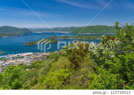 《広島県》瀬戸内海に浮かぶ因島・白滝山山頂の眺望 《広島県》瀬戸内海に浮かぶ因島・白滝山山頂の眺望 127738523
