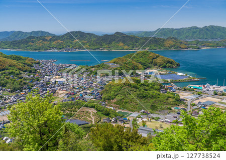 《広島県》瀬戸内海に浮かぶ因島・白滝山山頂の眺望 《広島県》瀬戸内海に浮かぶ因島・白滝山山頂の眺望 127738524