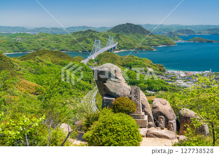 《広島県》瀬戸内海に浮かぶ因島・白滝山山頂の眺望 127738528