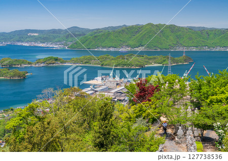 《広島県》瀬戸内海に浮かぶ因島・白滝山山頂の眺望 《広島県》瀬戸内海に浮かぶ因島・白滝山山頂の眺望 127738536