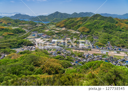 《広島県》瀬戸内海に浮かぶ因島・白滝山山頂の眺望 《広島県》瀬戸内海に浮かぶ因島・白滝山山頂の眺望 127738545