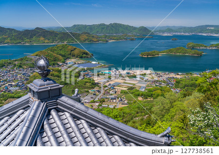 《広島県》瀬戸内海に浮かぶ因島・白滝山山頂の眺望 127738561