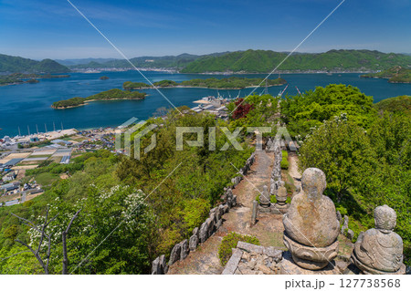 《広島県》瀬戸内海に浮かぶ因島・白滝山山頂の眺望 127738568