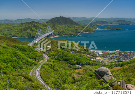 《広島県》瀬戸内海に浮かぶ因島・白滝山山頂の眺望 127738571