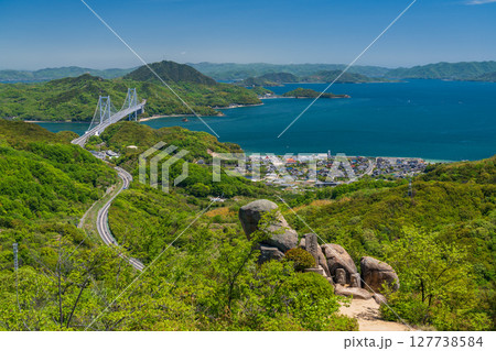 《広島県》瀬戸内海に浮かぶ因島・白滝山山頂の眺望 127738584