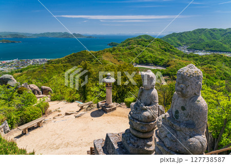 《広島県》瀬戸内海に浮かぶ因島・白滝山山頂の眺望 《広島県》瀬戸内海に浮かぶ因島・白滝山山頂の眺望 127738587