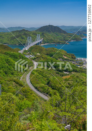 《広島県》瀬戸内海に浮かぶ因島・白滝山山頂の眺望 127738602
