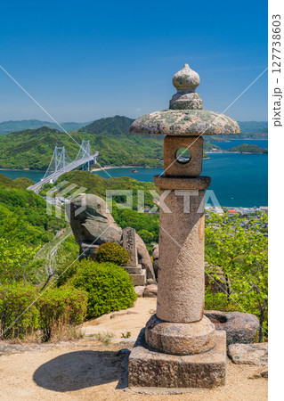 《広島県》瀬戸内海に浮かぶ因島・白滝山山頂の眺望 127738603