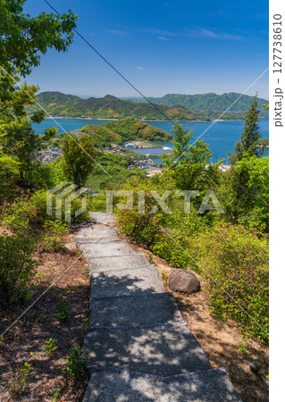《広島県》瀬戸内海に浮かぶ因島・白滝山山頂の眺望 《広島県》瀬戸内海に浮かぶ因島・白滝山山頂の眺望 127738610