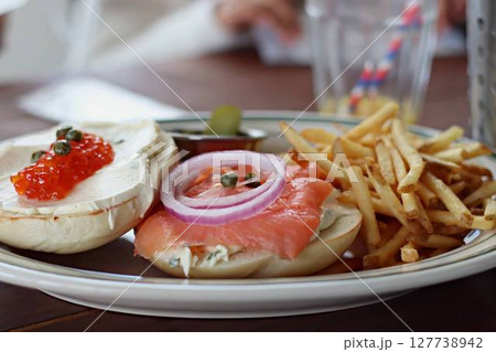 一風変わったハンバーガー 一風変わったハンバーガー 127738942