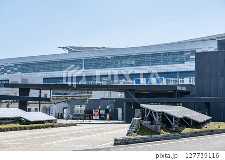 福井県敦賀市 晴天のJR敦賀駅(西口) 福井県敦賀市 晴天のJR敦賀駅(西口) 127739116