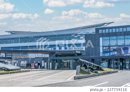福井県敦賀市 晴天のJR敦賀駅(西口) 福井県敦賀市 晴天のJR敦賀駅(西口) 127739118
