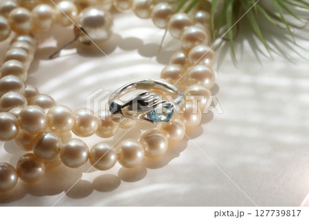 素敵な天然石のネックレス 指輪のイメージ画像 素敵な天然石のネックレス 指輪のイメージ画像 127739817